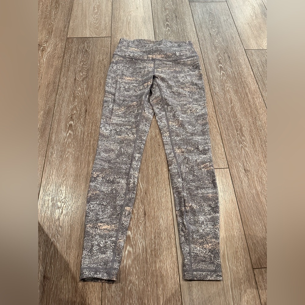 Lululemon women’s leggings multicolor size 8